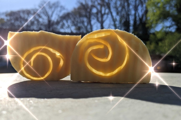 Märchenseife Rapunzel mit goldener Locke
